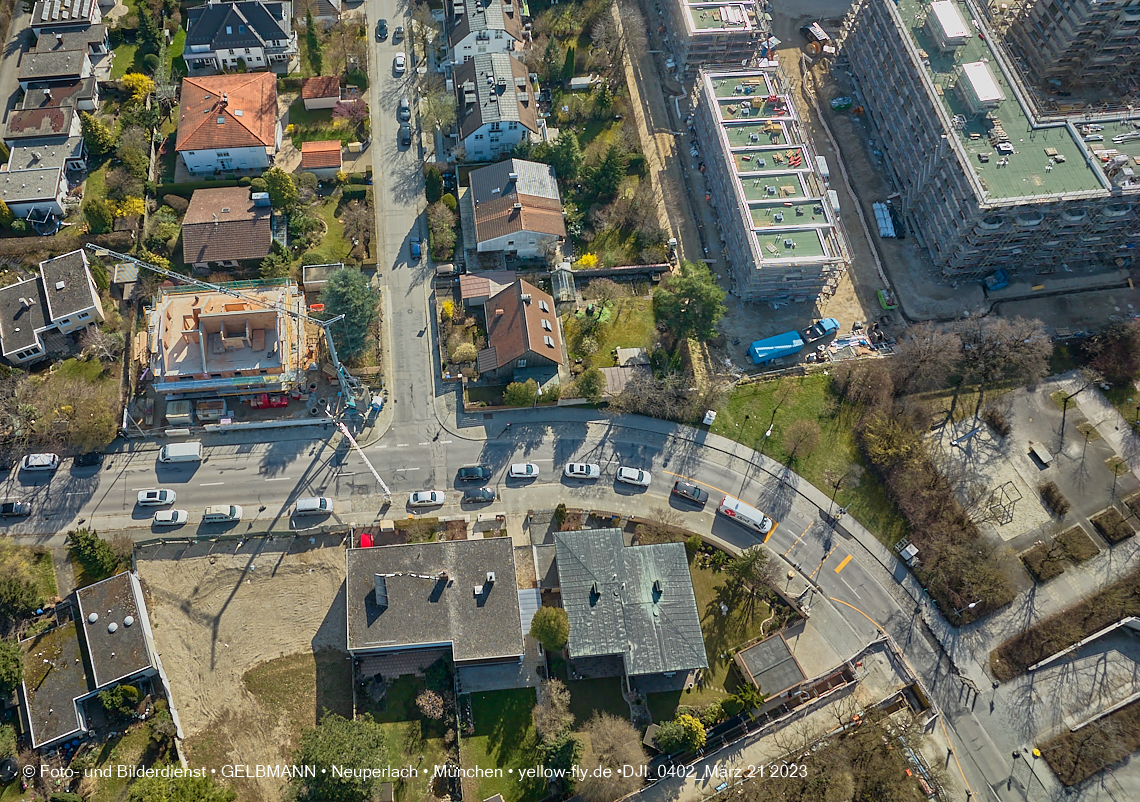 21.03.2023 - Luftbilder von der Baustelle Niederalmstraße 16 in Neuperlach